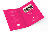 結婚式の磁気ボタン、四色刷のデジタル ビデオ パンフレットが付いているビデオ招待カード